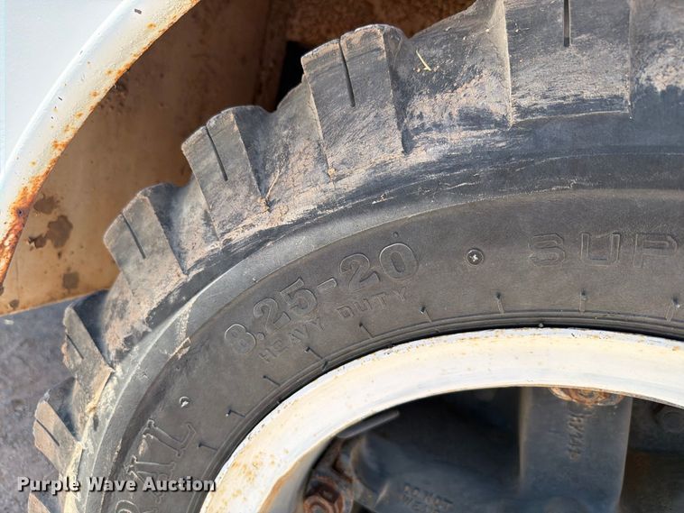 image for item EW8812 1991 International 4900 vacuum truck