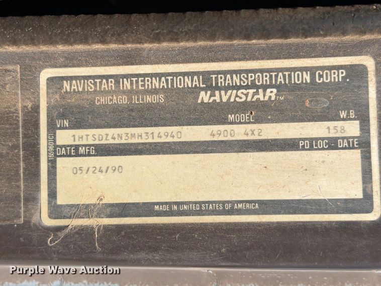 image for item EW8812 1991 International 4900 vacuum truck