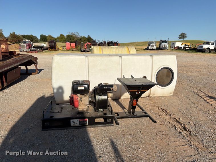 image for item EW8819 Ditch Witch MM9 mud mixing pump with poly tanks