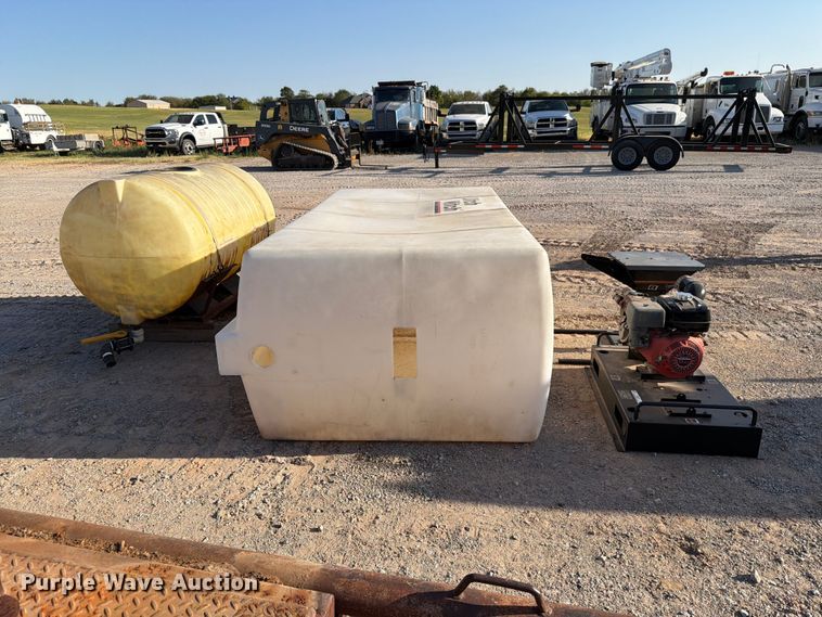 image for item EW8819 Ditch Witch MM9 mud mixing pump with poly tanks