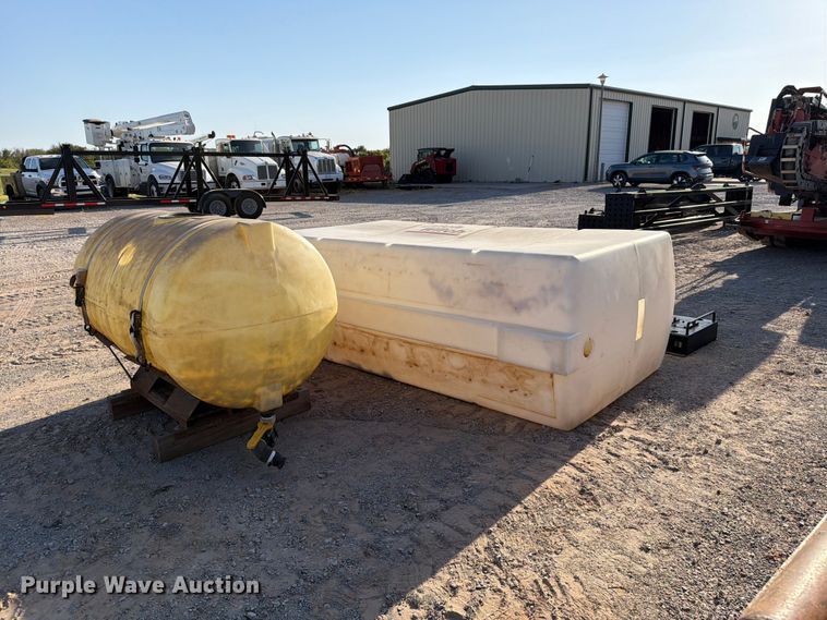 image for item EW8819 Ditch Witch MM9 mud mixing pump with poly tanks
