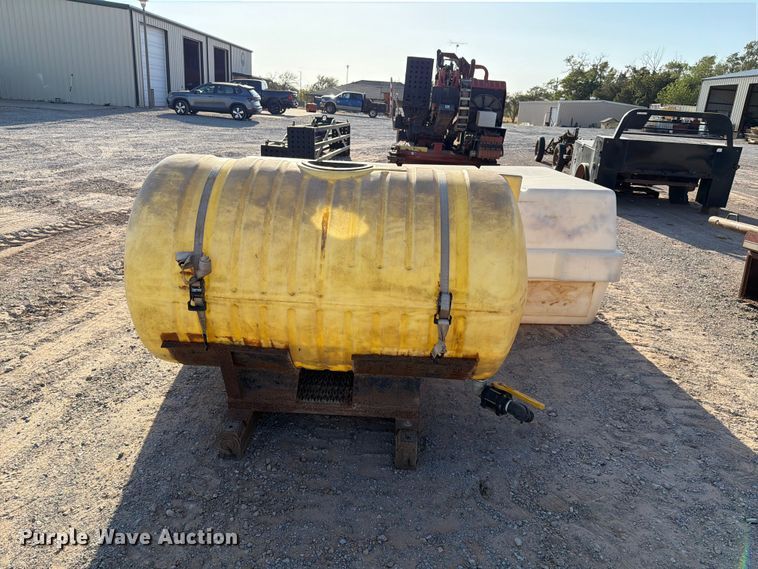 image for item EW8819 Ditch Witch MM9 mud mixing pump with poly tanks