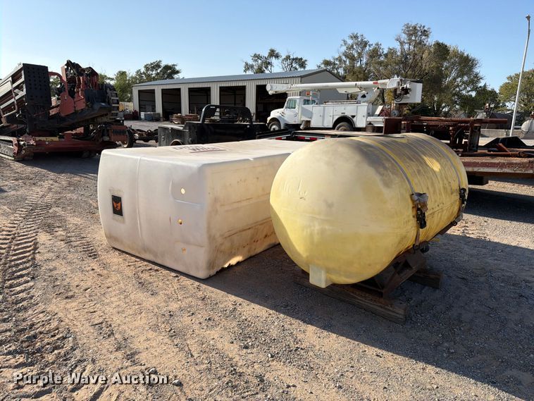 image for item EW8819 Ditch Witch MM9 mud mixing pump with poly tanks