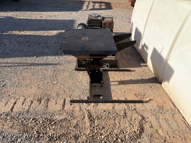 image for item EW8819 Ditch Witch MM9 mud mixing pump with poly tanks