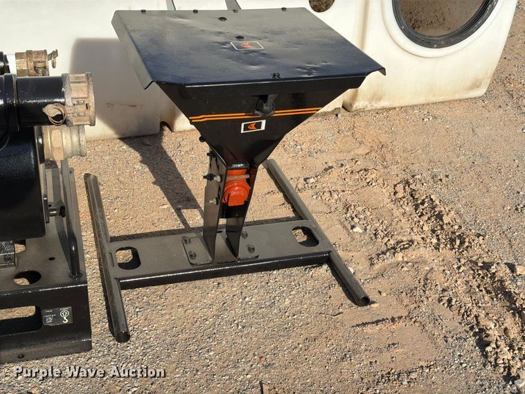 image for item EW8819 Ditch Witch MM9 mud mixing pump with poly tanks