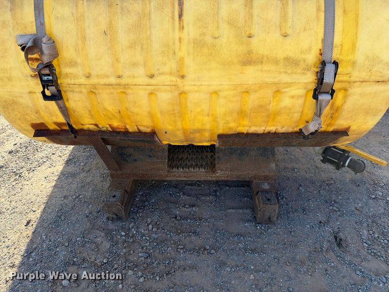 image for item EW8819 Ditch Witch MM9 mud mixing pump with poly tanks