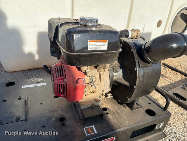 image for item EW8819 Ditch Witch MM9 mud mixing pump with poly tanks