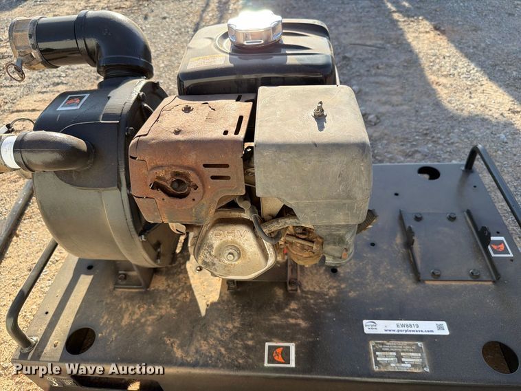 image for item EW8819 Ditch Witch MM9 mud mixing pump with poly tanks