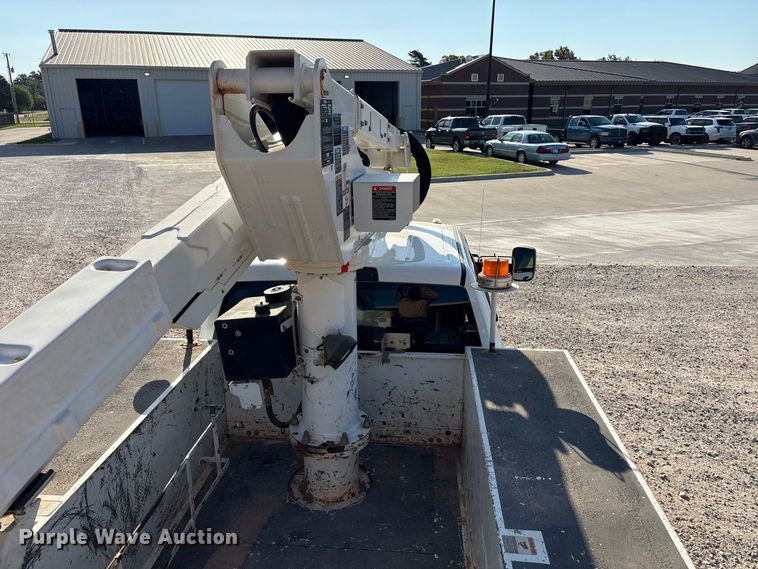 image for item EX0032 2014 RAM 5500 Crew Cab bucket truck