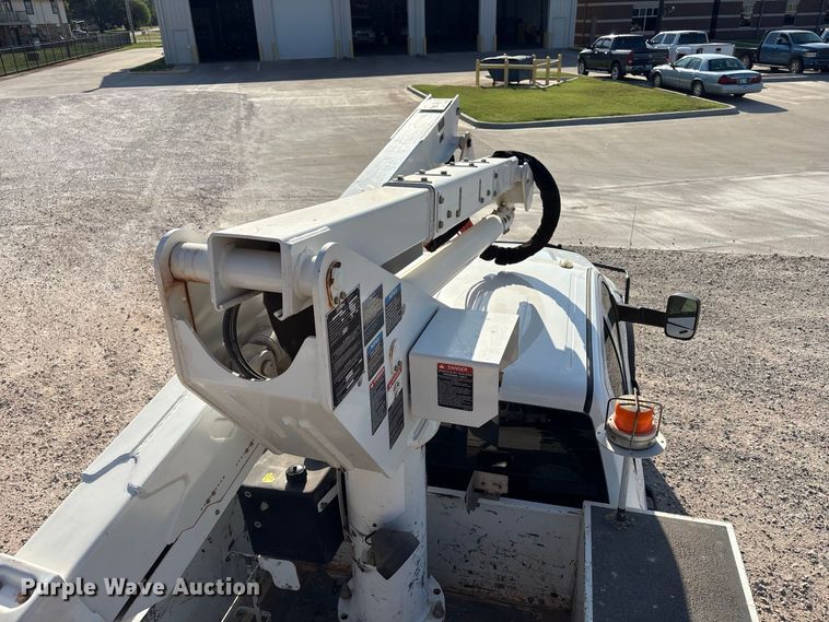 image for item EX0032 2014 RAM 5500 Crew Cab bucket truck