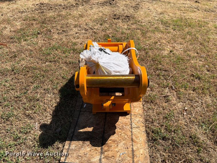 image for item EX4281 2026 GIYI K320 excavator quick attach
