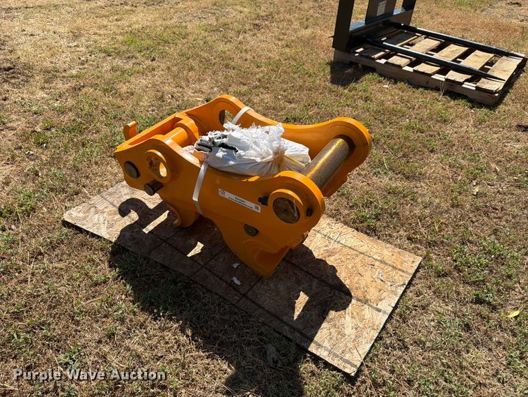 image for item EX4281 2026 GIYI K320 excavator quick attach