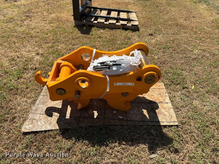image for item EX4281 2026 GIYI K320 excavator quick attach