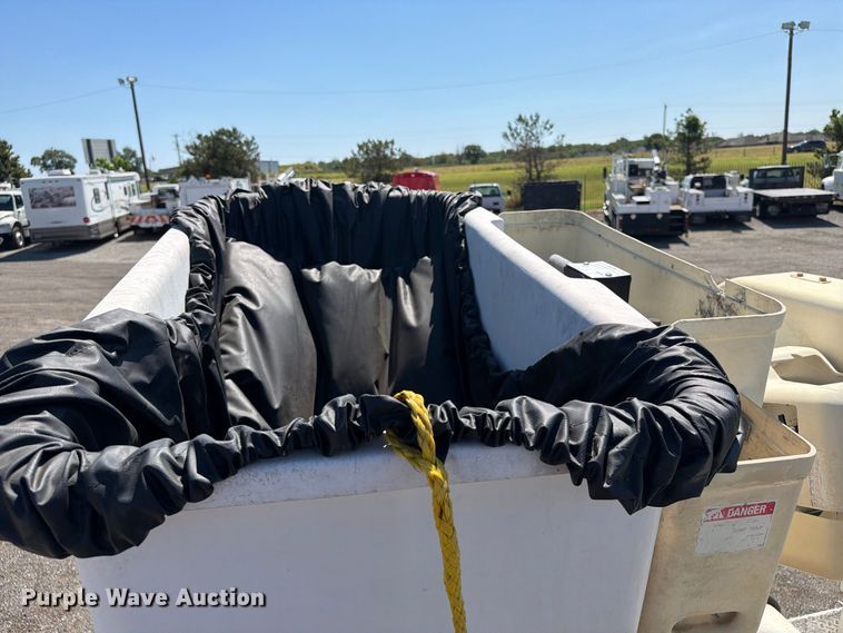 image for item FB5075 2013 Freightliner Business Class M2 bucket truck