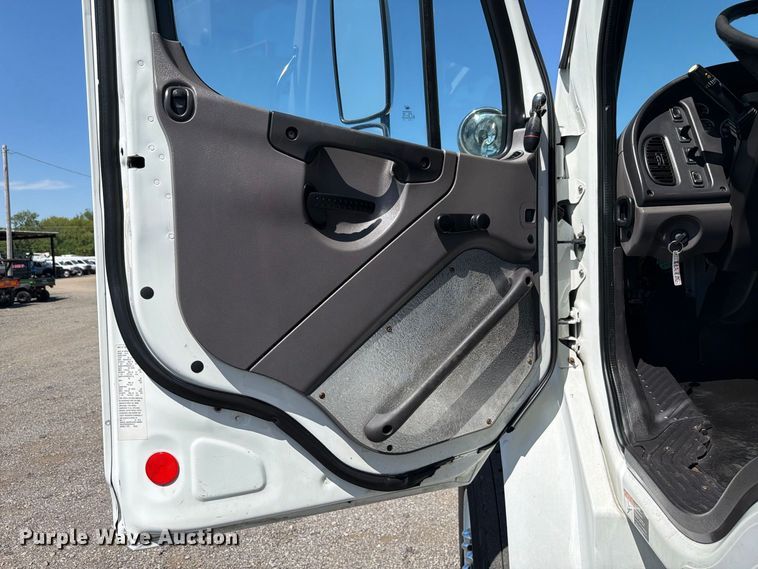 image for item FB5075 2013 Freightliner Business Class M2 bucket truck