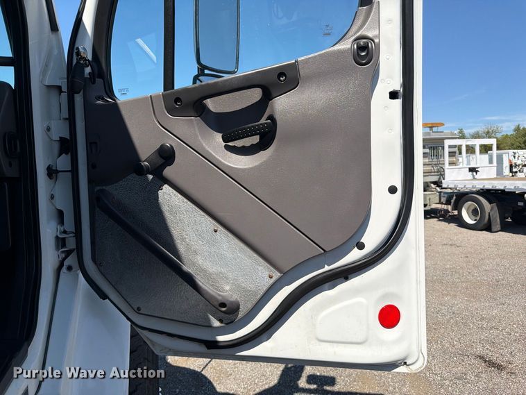 image for item FB5075 2013 Freightliner Business Class M2 bucket truck