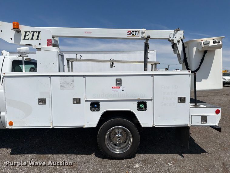 image for item FB5088 2011 Ford F450 Super Duty bucket truck