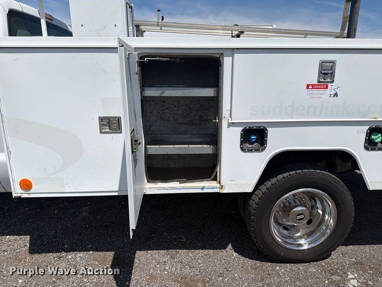 image for item FB5088 2011 Ford F450 Super Duty bucket truck