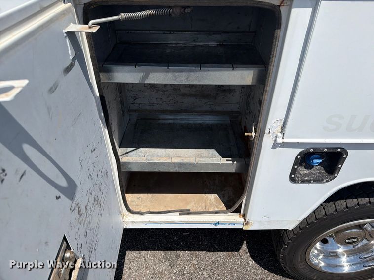 image for item FB5088 2011 Ford F450 Super Duty bucket truck