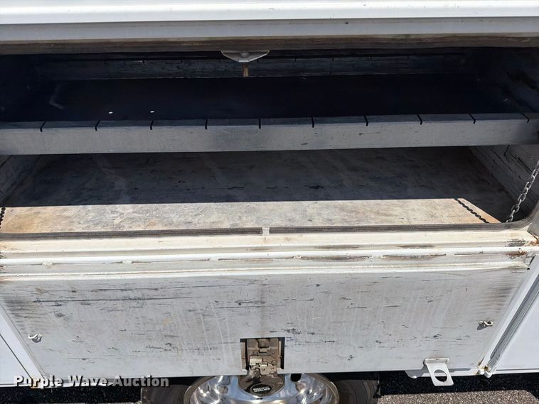image for item FB5088 2011 Ford F450 Super Duty bucket truck