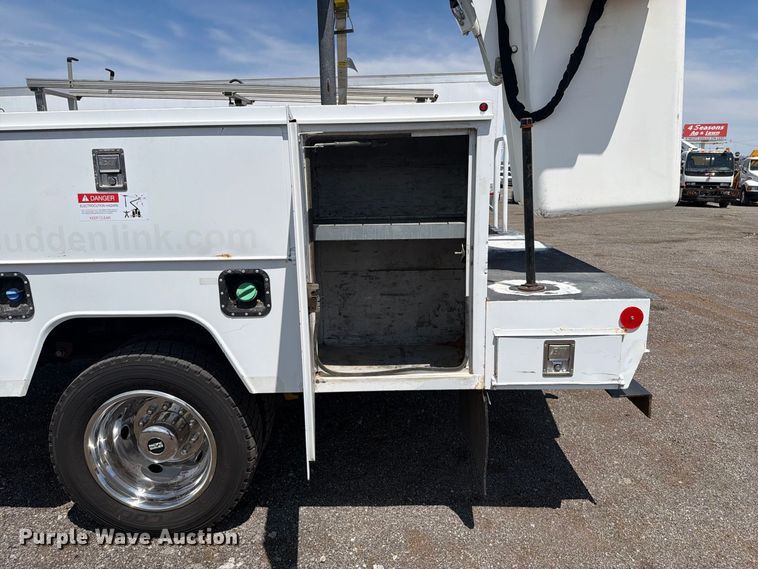 image for item FB5088 2011 Ford F450 Super Duty bucket truck