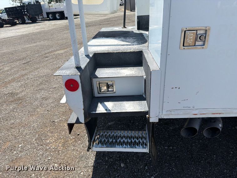 image for item FB5088 2011 Ford F450 Super Duty bucket truck