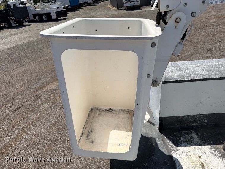 image for item FB5088 2011 Ford F450 Super Duty bucket truck
