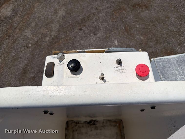 image for item FB5088 2011 Ford F450 Super Duty bucket truck