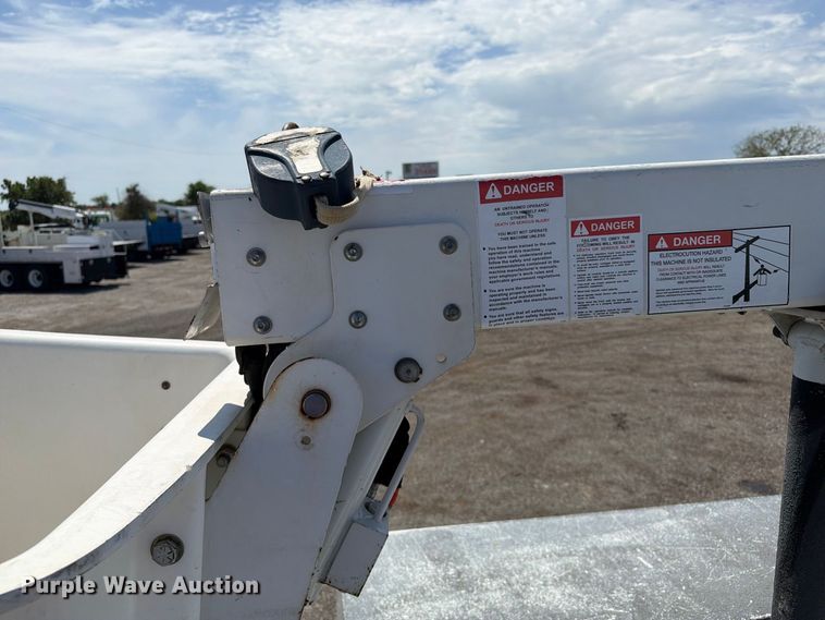 image for item FB5088 2011 Ford F450 Super Duty bucket truck