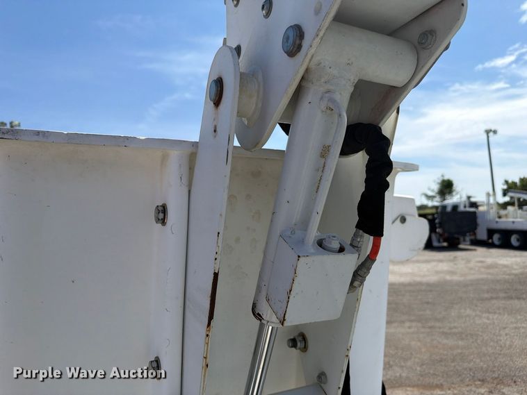 image for item FB5088 2011 Ford F450 Super Duty bucket truck