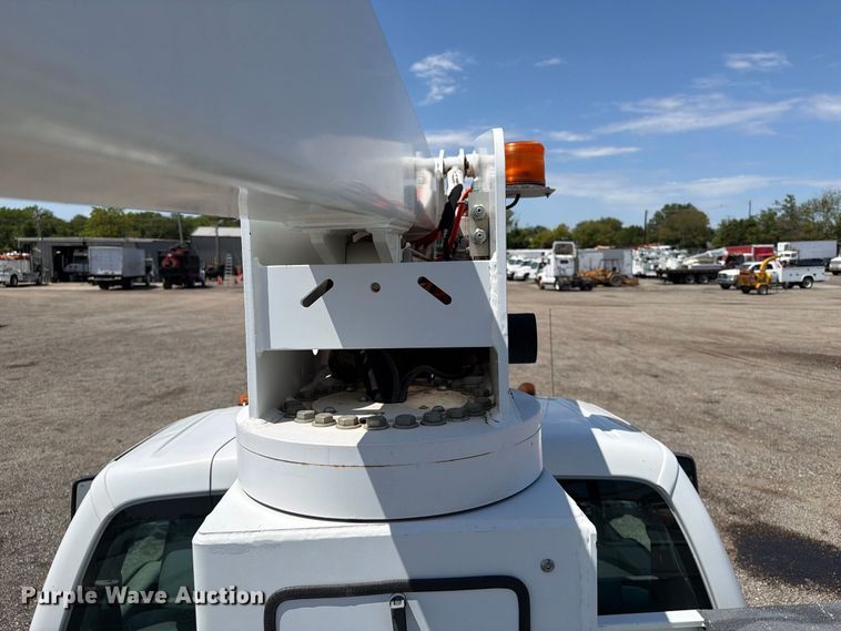 image for item FB5088 2011 Ford F450 Super Duty bucket truck