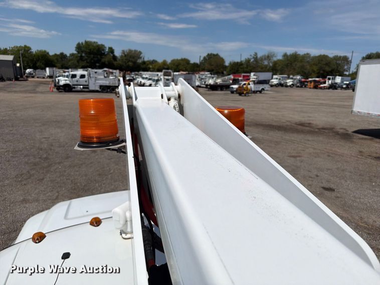 image for item FB5088 2011 Ford F450 Super Duty bucket truck
