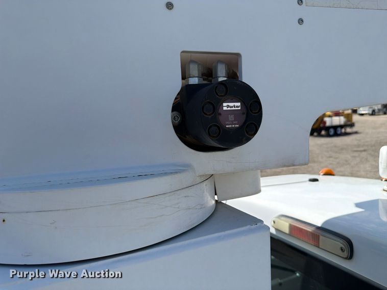 image for item FB5088 2011 Ford F450 Super Duty bucket truck