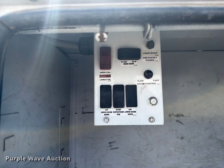 image for item FB5088 2011 Ford F450 Super Duty bucket truck