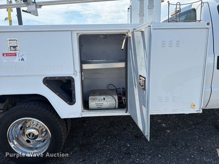 image for item FB5088 2011 Ford F450 Super Duty bucket truck