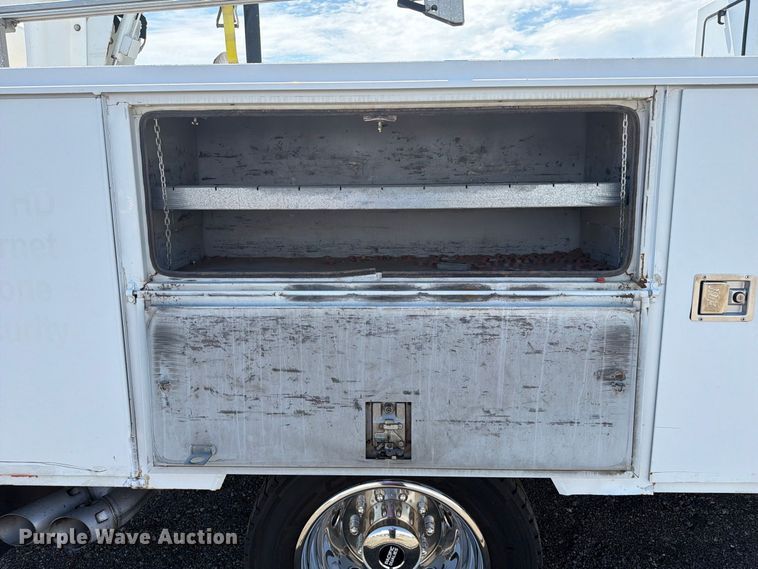 image for item FB5088 2011 Ford F450 Super Duty bucket truck