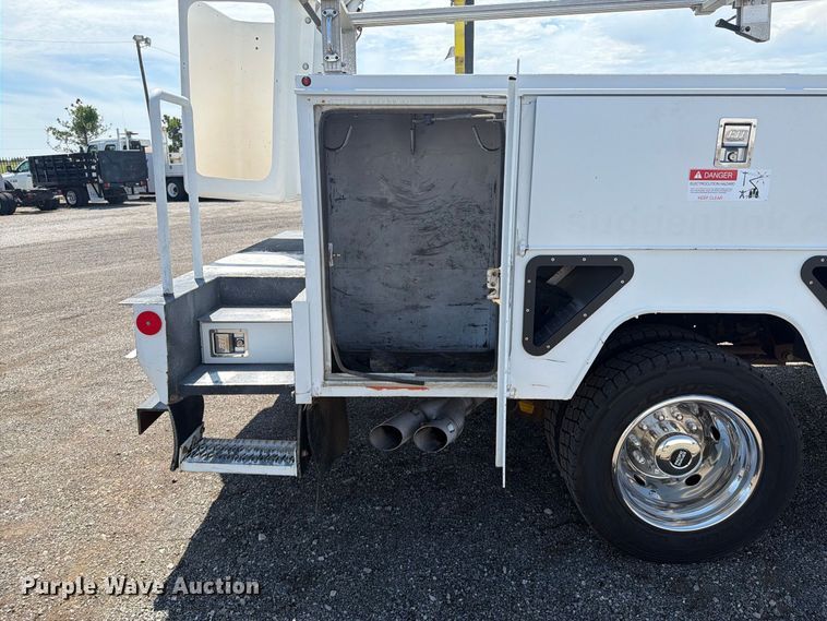 image for item FB5088 2011 Ford F450 Super Duty bucket truck
