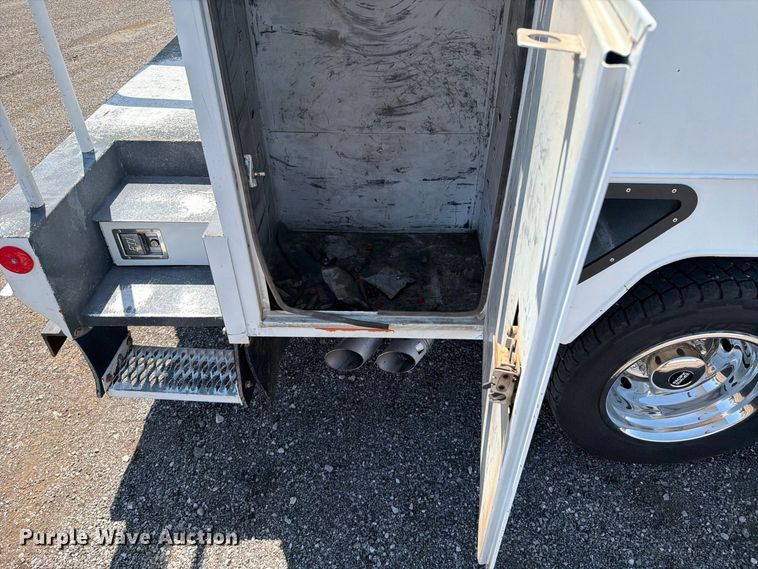 image for item FB5088 2011 Ford F450 Super Duty bucket truck