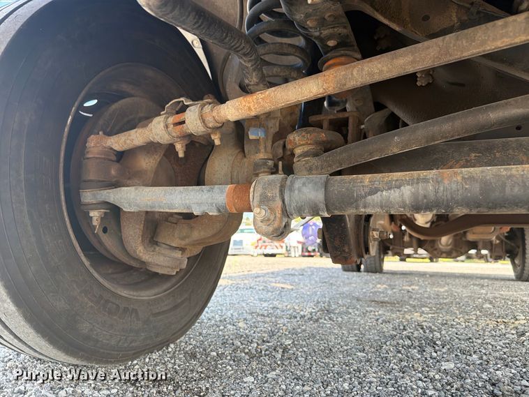 image for item FB5088 2011 Ford F450 Super Duty bucket truck