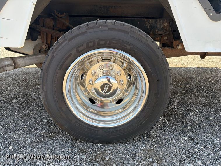 image for item FB5088 2011 Ford F450 Super Duty bucket truck