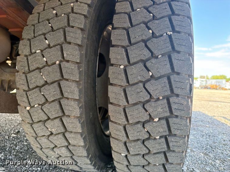 image for item FB5088 2011 Ford F450 Super Duty bucket truck