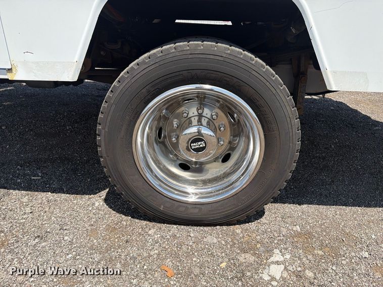 image for item FB5088 2011 Ford F450 Super Duty bucket truck