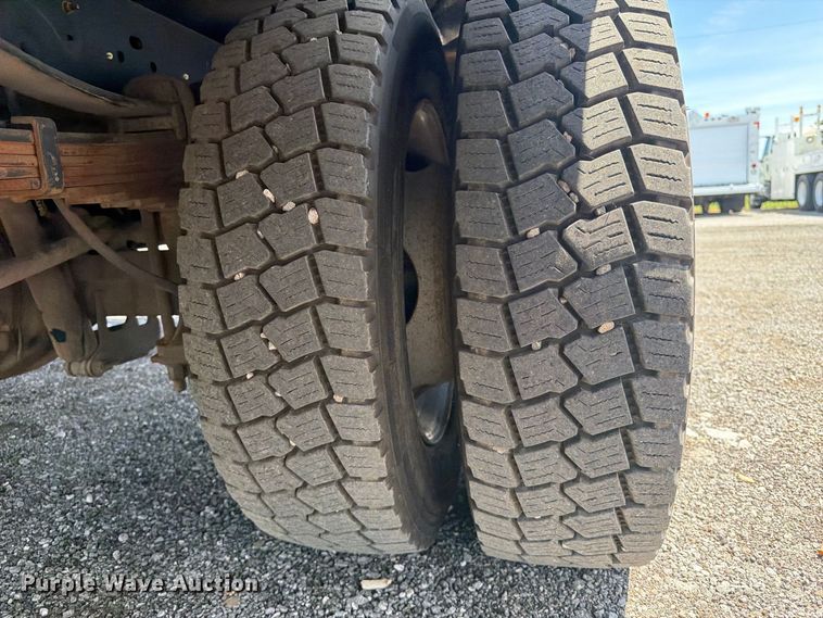 image for item FB5088 2011 Ford F450 Super Duty bucket truck