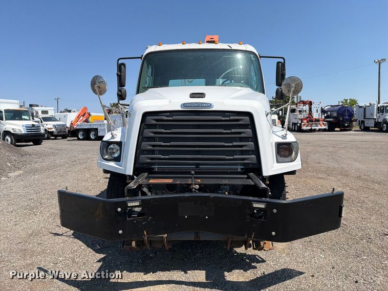 image for item FB5092 2015 Freightliner 114SD crane truck