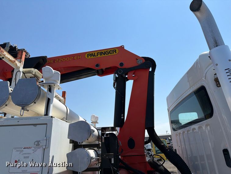 image for item FB5092 2015 Freightliner 114SD crane truck