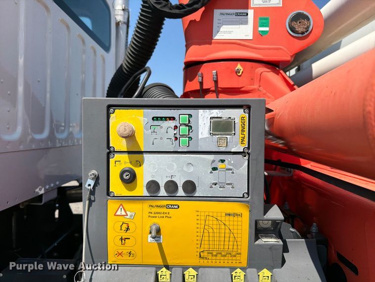 image for item FB5092 2015 Freightliner 114SD crane truck