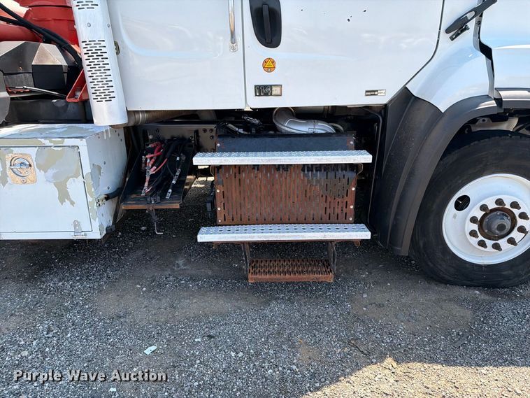 image for item FB5092 2015 Freightliner 114SD crane truck