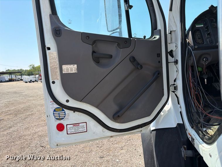 image for item FB5092 2015 Freightliner 114SD crane truck