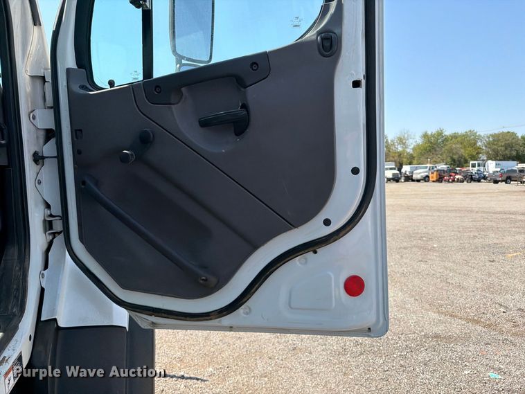 image for item FB5092 2015 Freightliner 114SD crane truck
