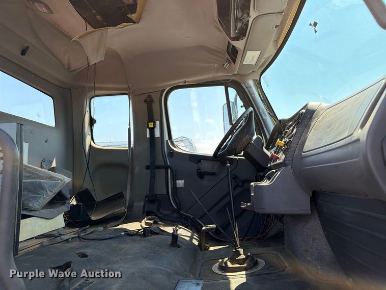 image for item FB5092 2015 Freightliner 114SD crane truck
